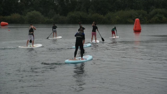  El paddle board es muy divertido para grupos 